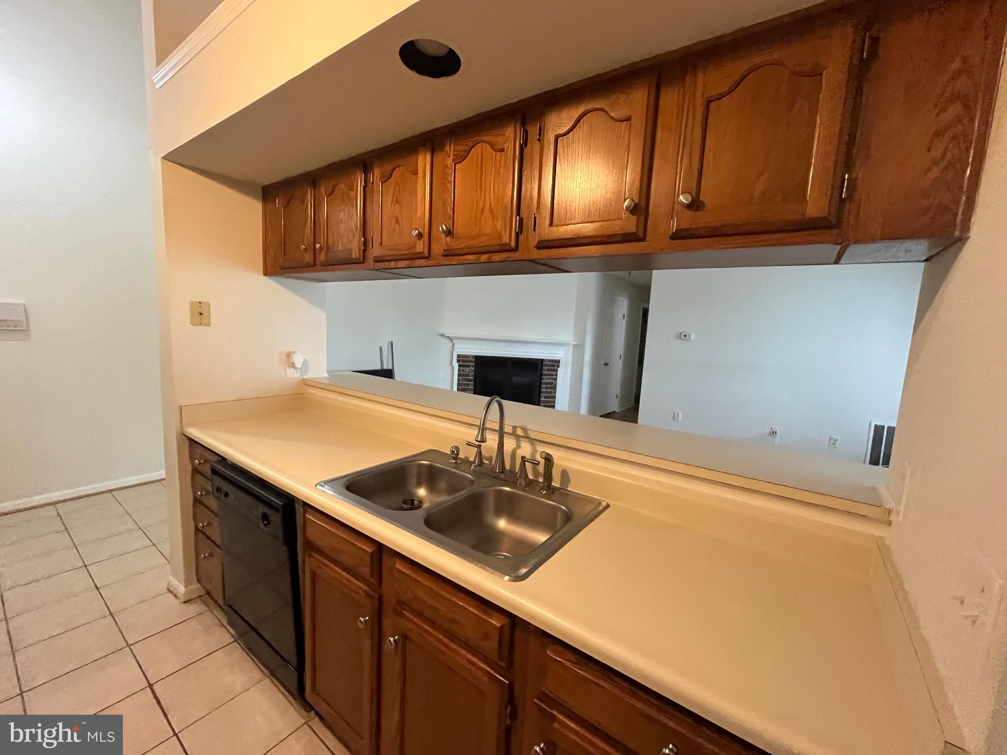 RIVERSIDE - Residential Lease