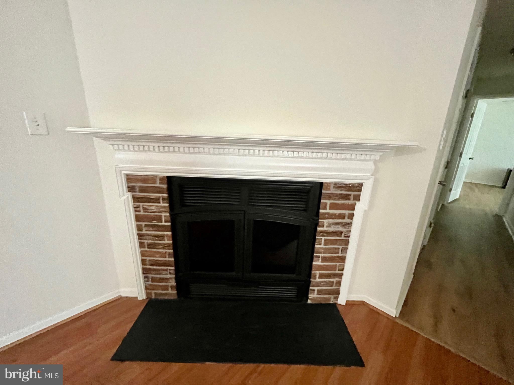 RIVERSIDE - Residential Lease