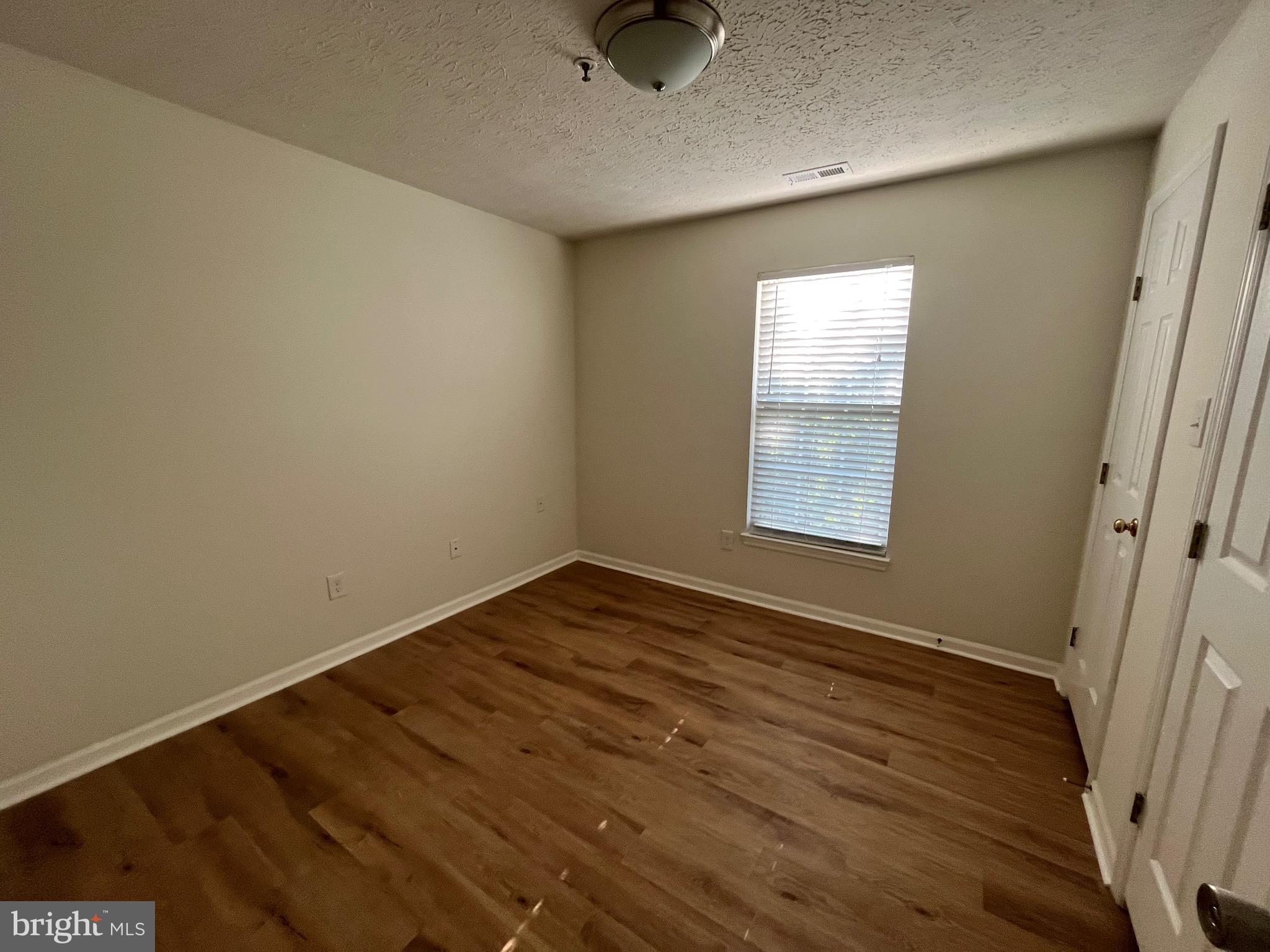 RIVERSIDE - Residential Lease