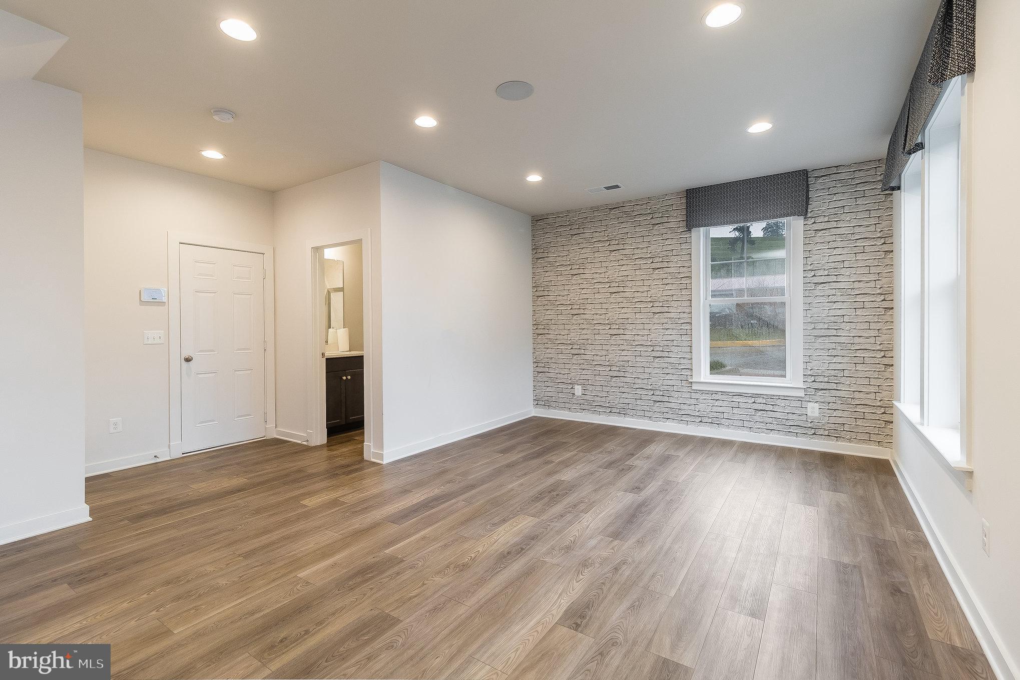 HIGHLANDER PARK - Residential