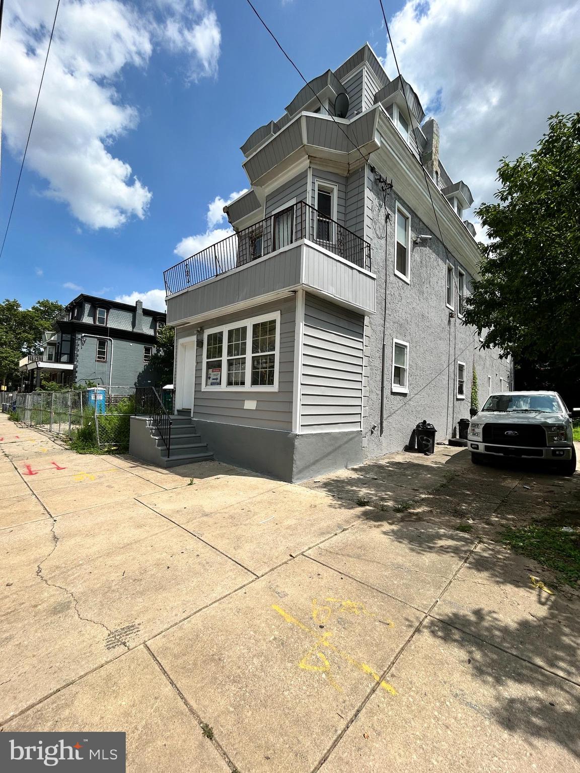 3918 W GIRARD AVENUE