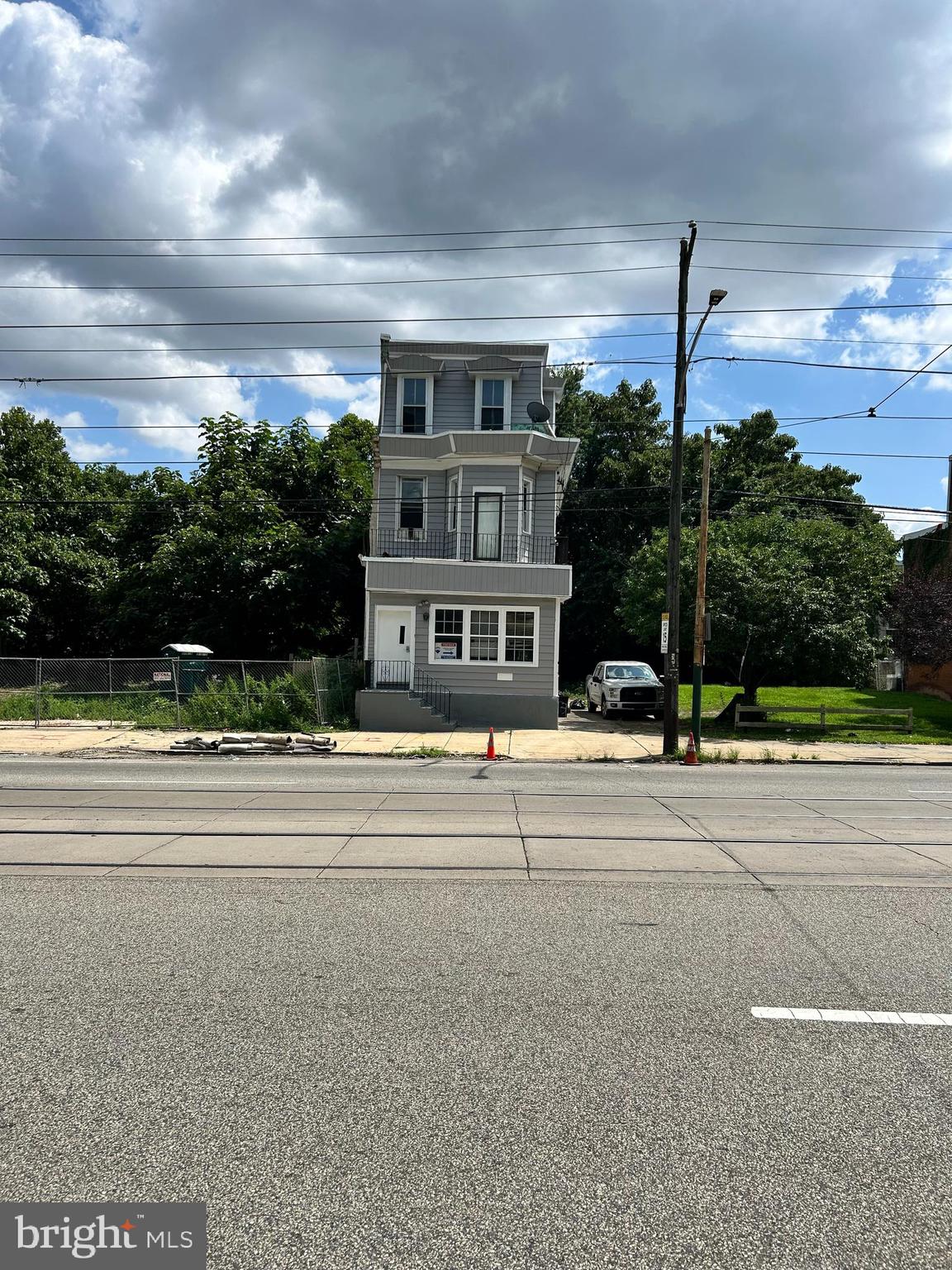 3918 W GIRARD AVENUE