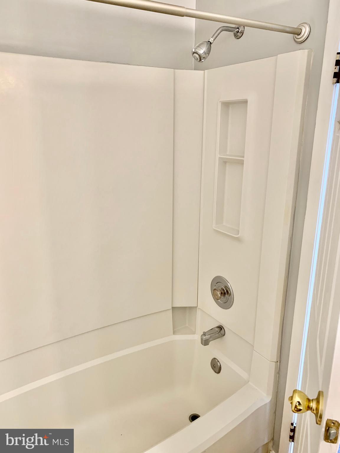 AMBERTOWNE - Residential Lease