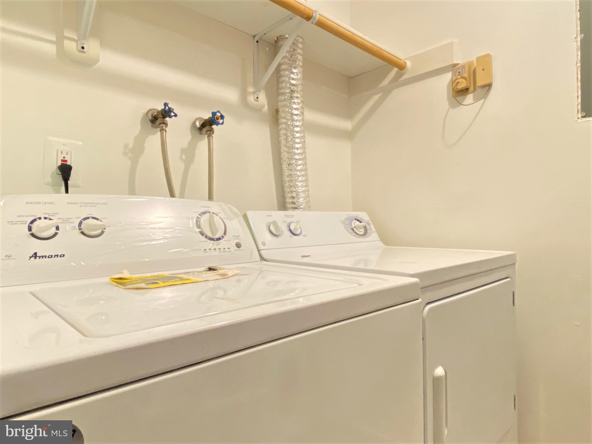 AMBERTOWNE - Residential Lease