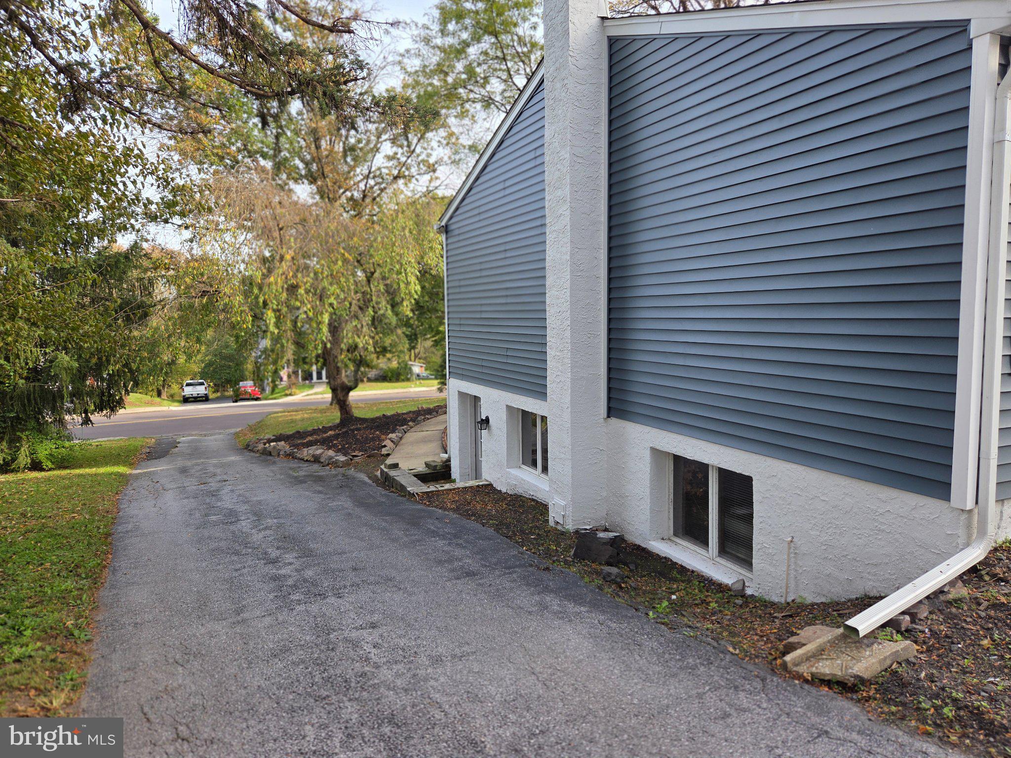 1117 GROSSTOWN ROAD