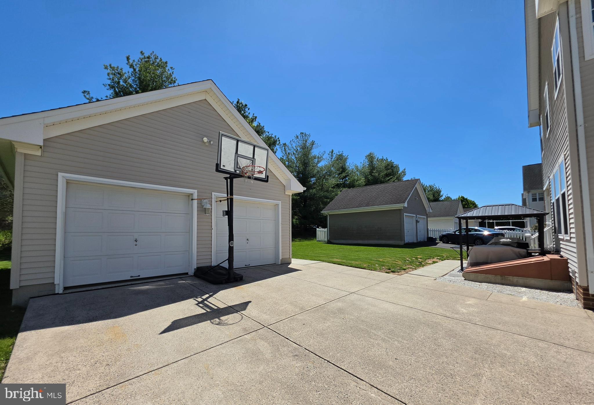 IVYLAND VILLAGE - Residential