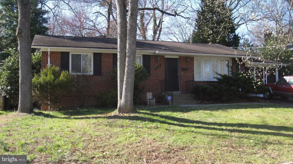 7402 Baylor Avenue, College Park, MD 20740