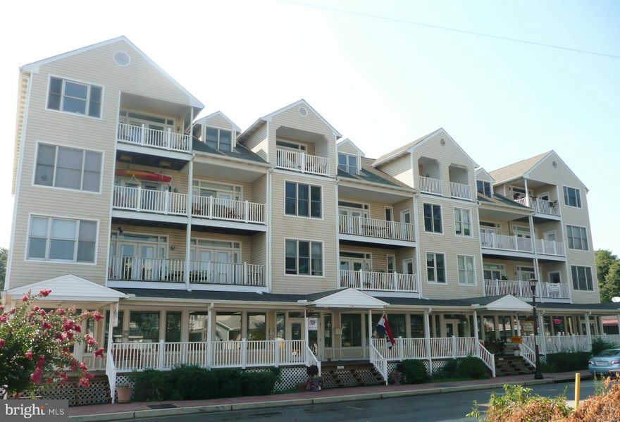 Beach location near commuter bus line to Wash DC, Spacious one bedroom Condo recently updated, With or Without furniture, Plenty of parking, walk to beach, boardwalk, restaurants and shops. Easy commute to Andrews AFB, Annapolis, Wash DC. Good central location between Pentagon and Patuxent Naval AirStation.