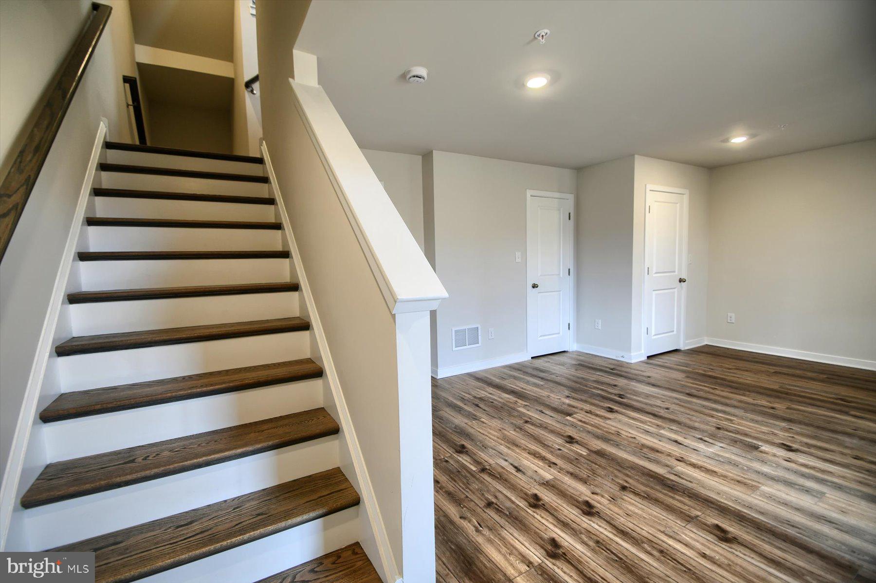 RIVER POINTE - Residential Lease