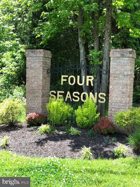 FOUR SEASONS - Residential