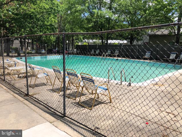 FOUR SEASONS - Residential