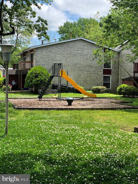 FOUR SEASONS - Residential