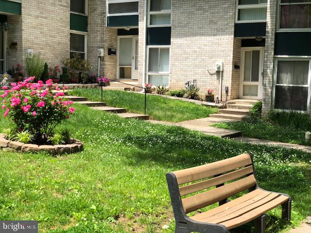 FOUR SEASONS - Residential