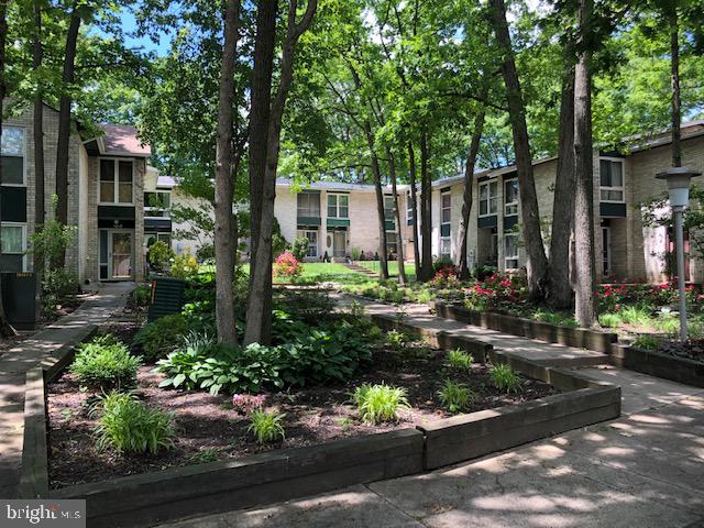 FOUR SEASONS - Residential