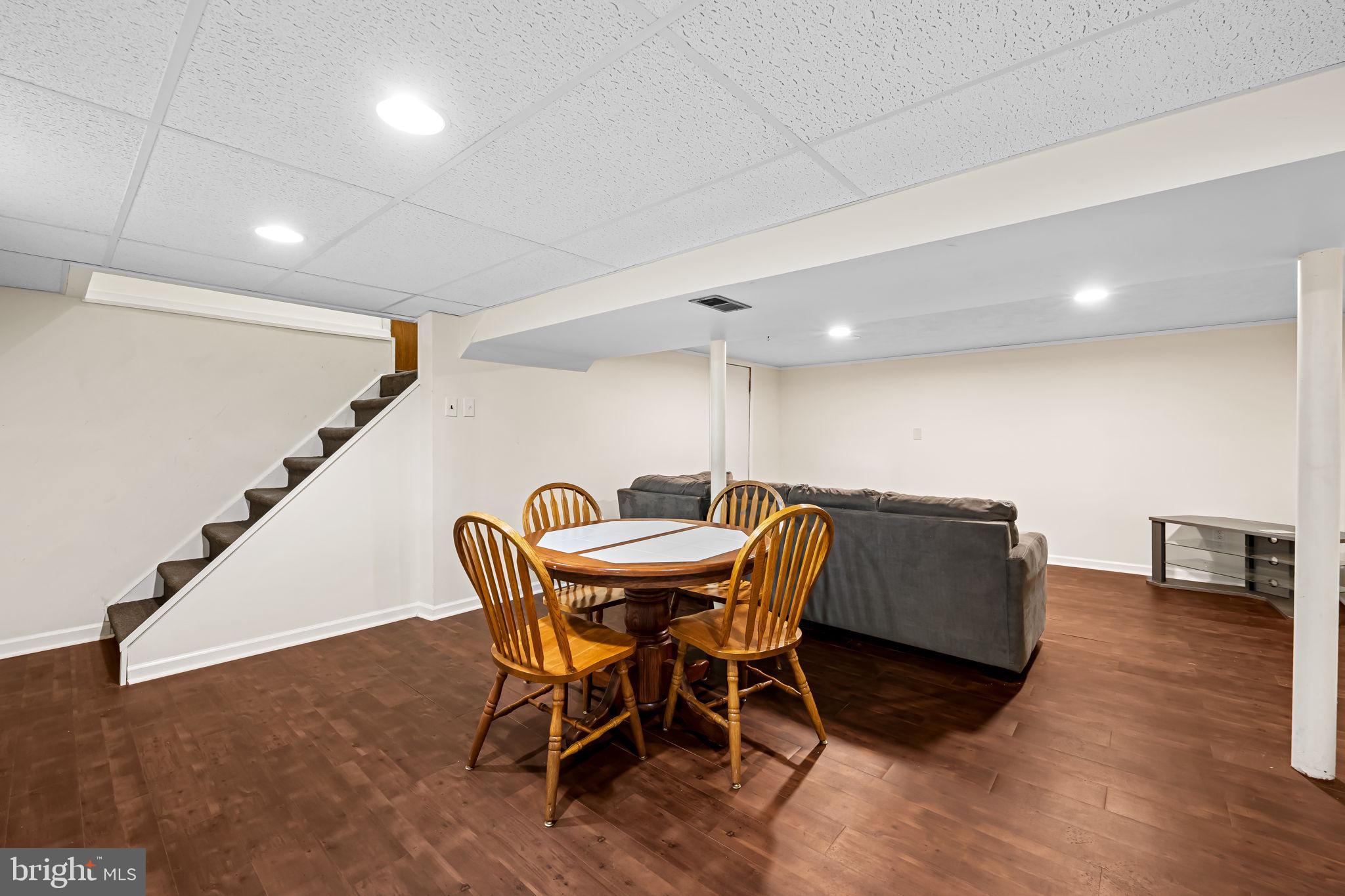FAIRLAWN - Residential