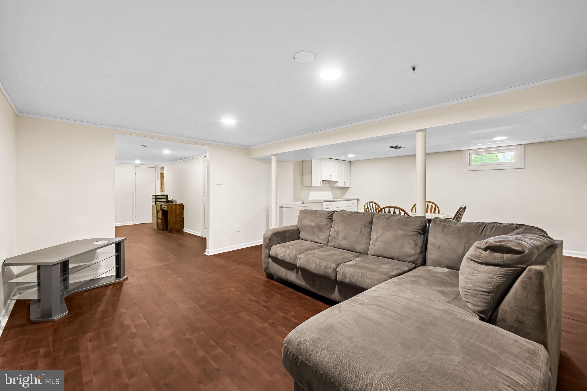 FAIRLAWN - Residential
