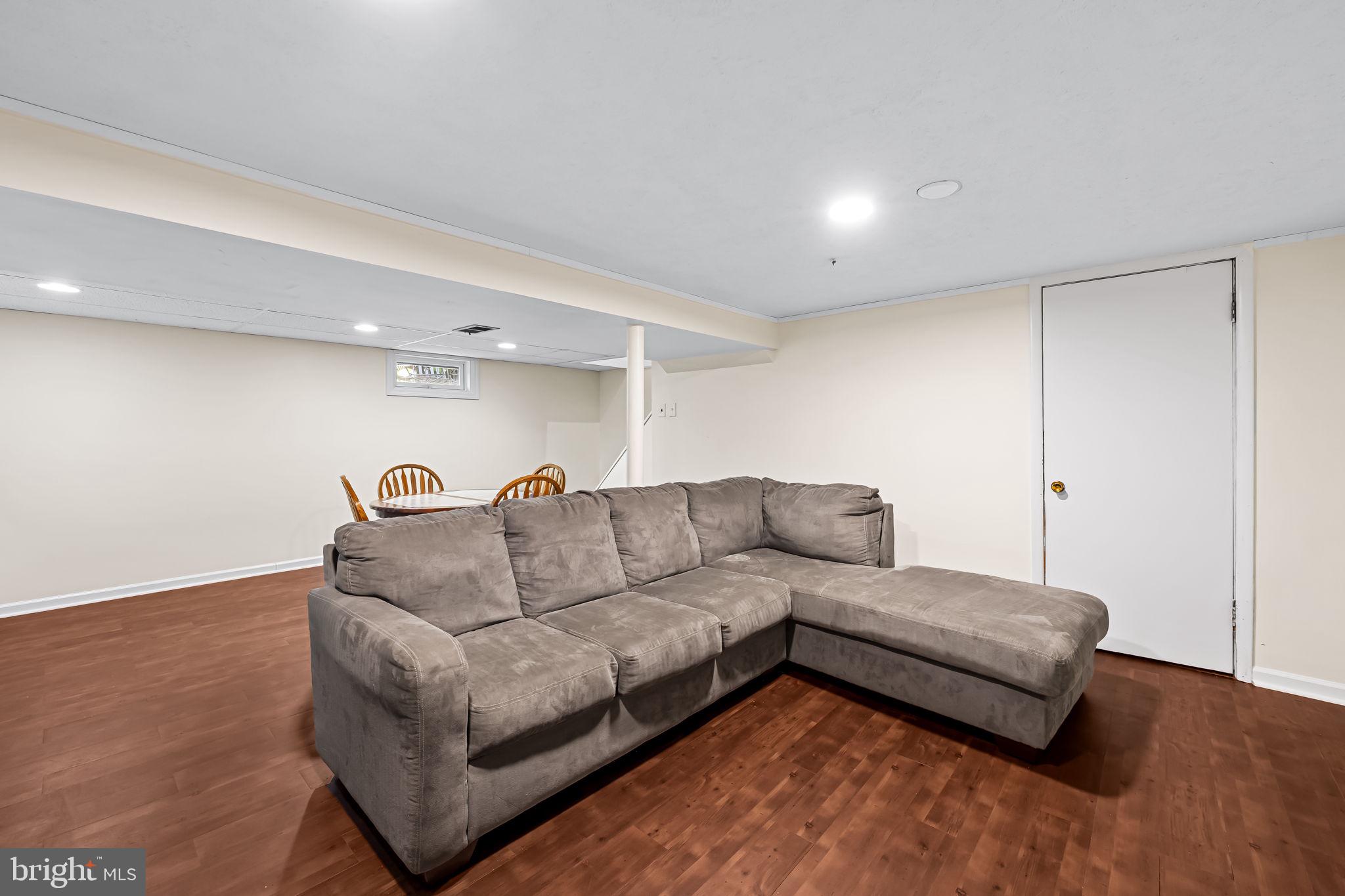 FAIRLAWN - Residential