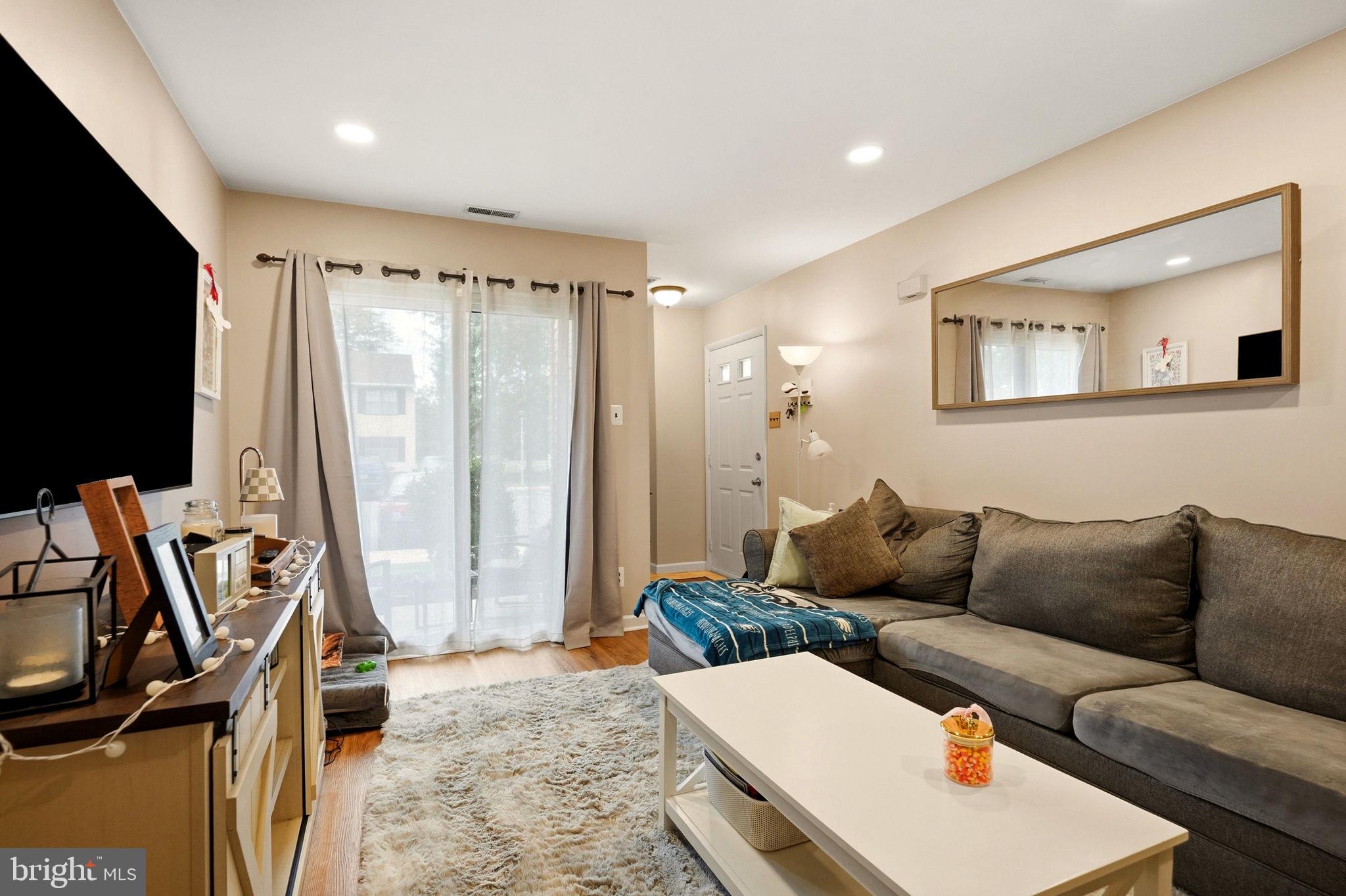 568 WILLOW TURN A