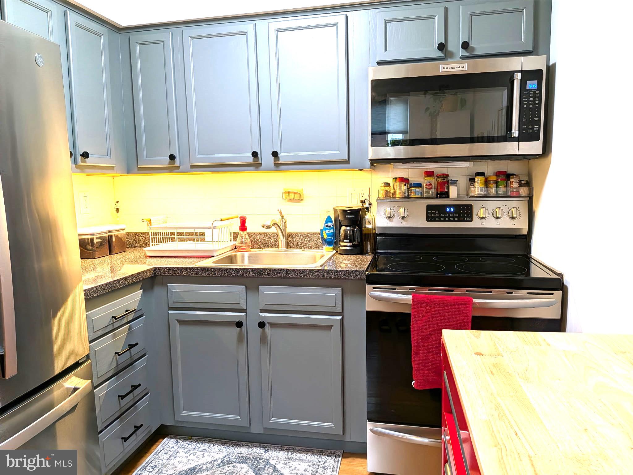 340 WOODLAWN TERRACE APT A4