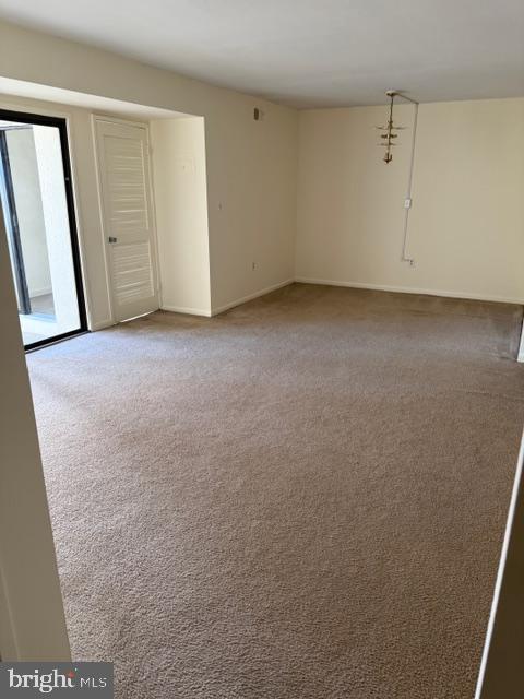 VOM VILLAGE CENTER - Residential Lease