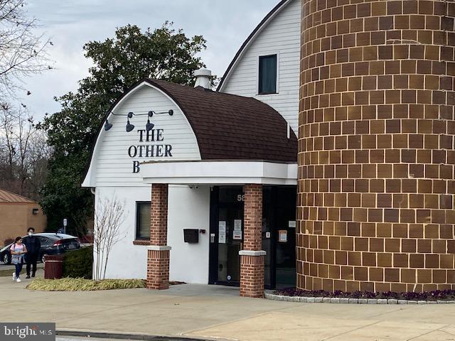 VOM VILLAGE CENTER - Residential Lease