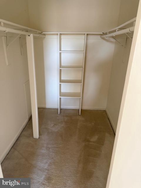 VOM VILLAGE CENTER - Residential Lease