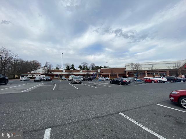 VOM VILLAGE CENTER - Residential Lease