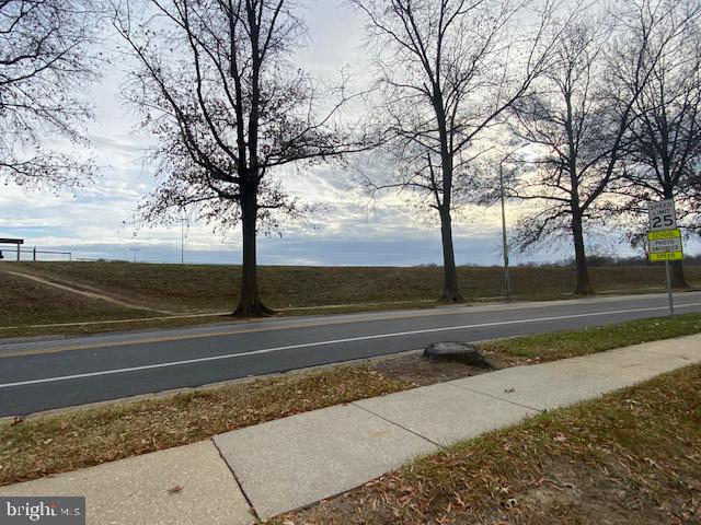 VOM VILLAGE CENTER - Residential Lease