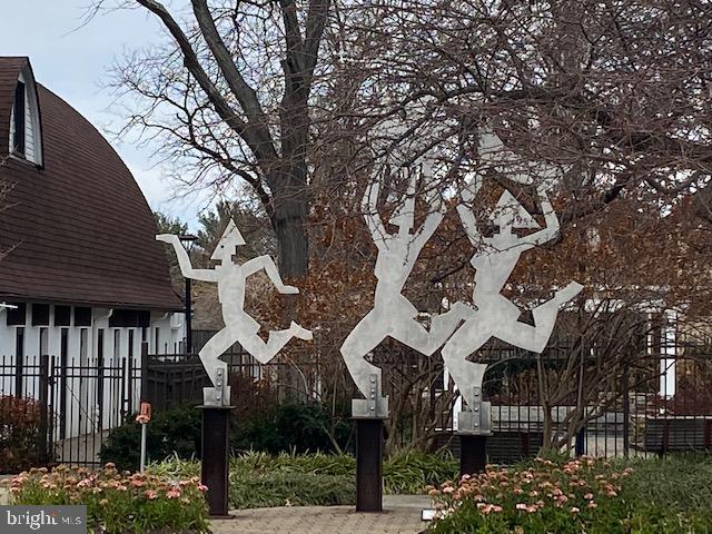 VOM VILLAGE CENTER - Residential Lease