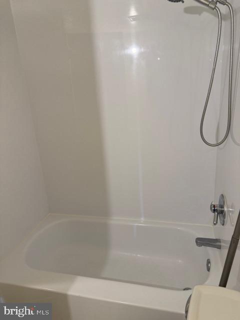 VOM VILLAGE CENTER - Residential Lease