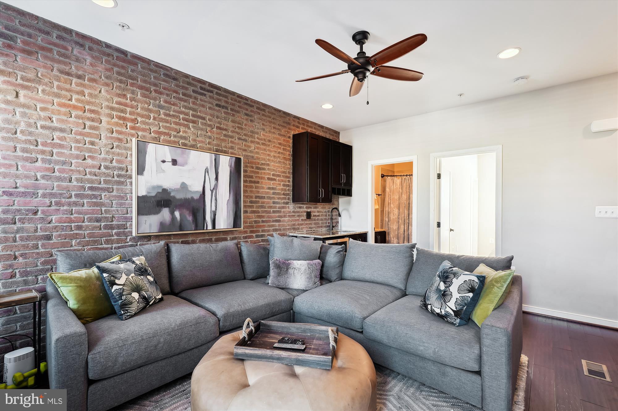 CRESCENT PLACE - Residential