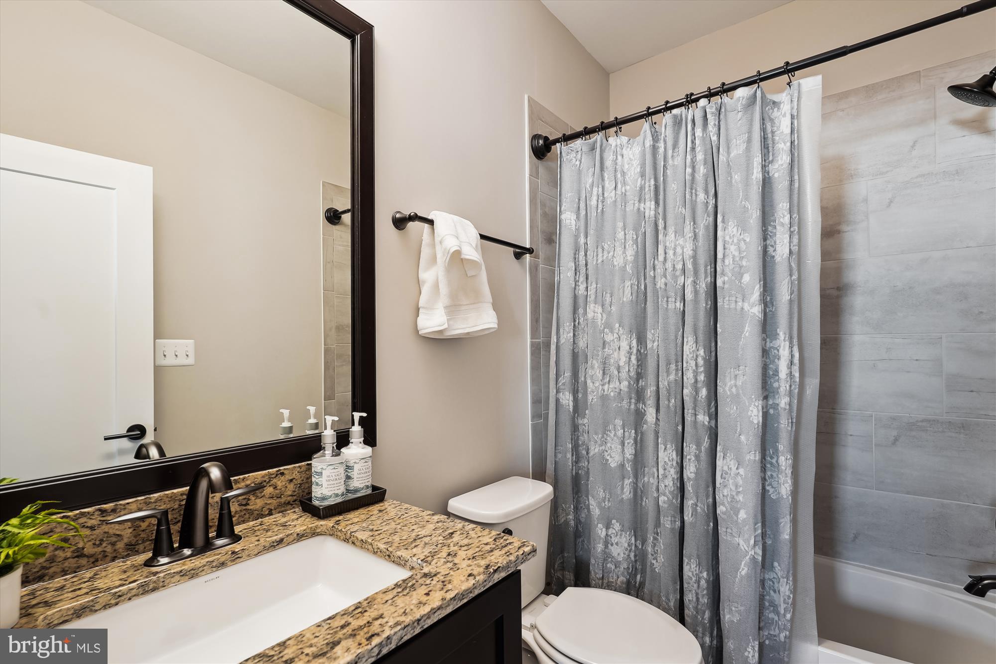 CRESCENT PLACE - Residential