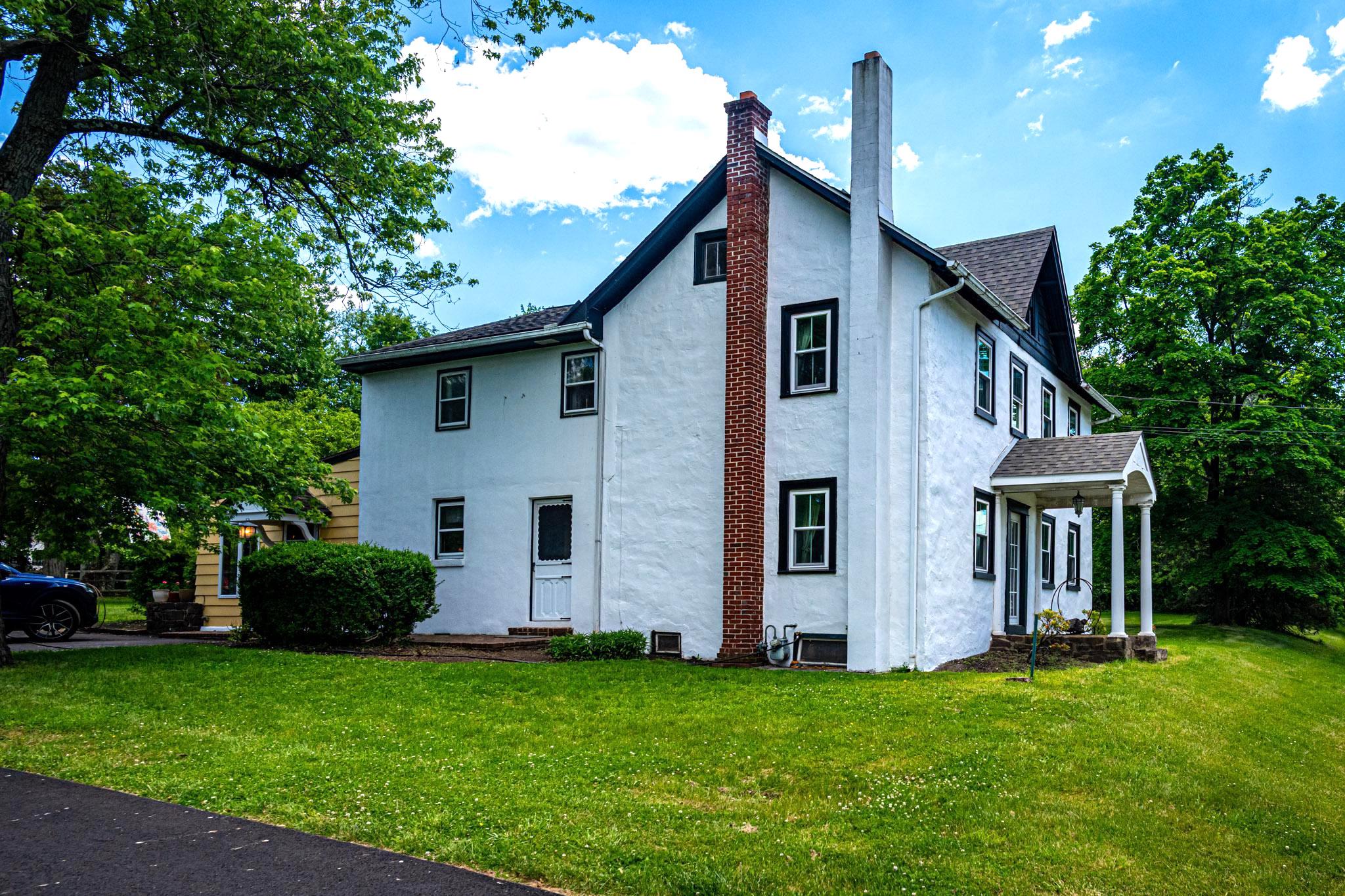 1046 S TRAPPE
