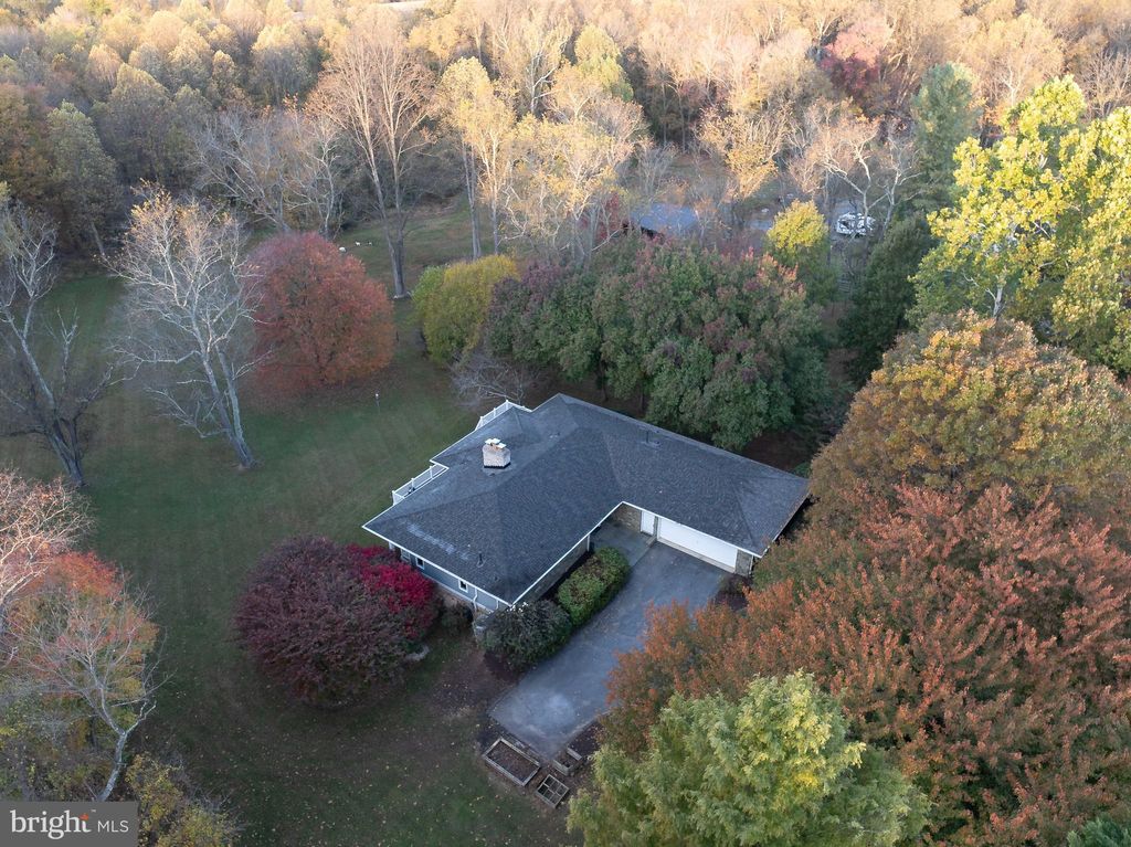 Photo of 10100 Watkins Road, GAITHERSBURG, MD 20882 (MLS # MDMC2204576)