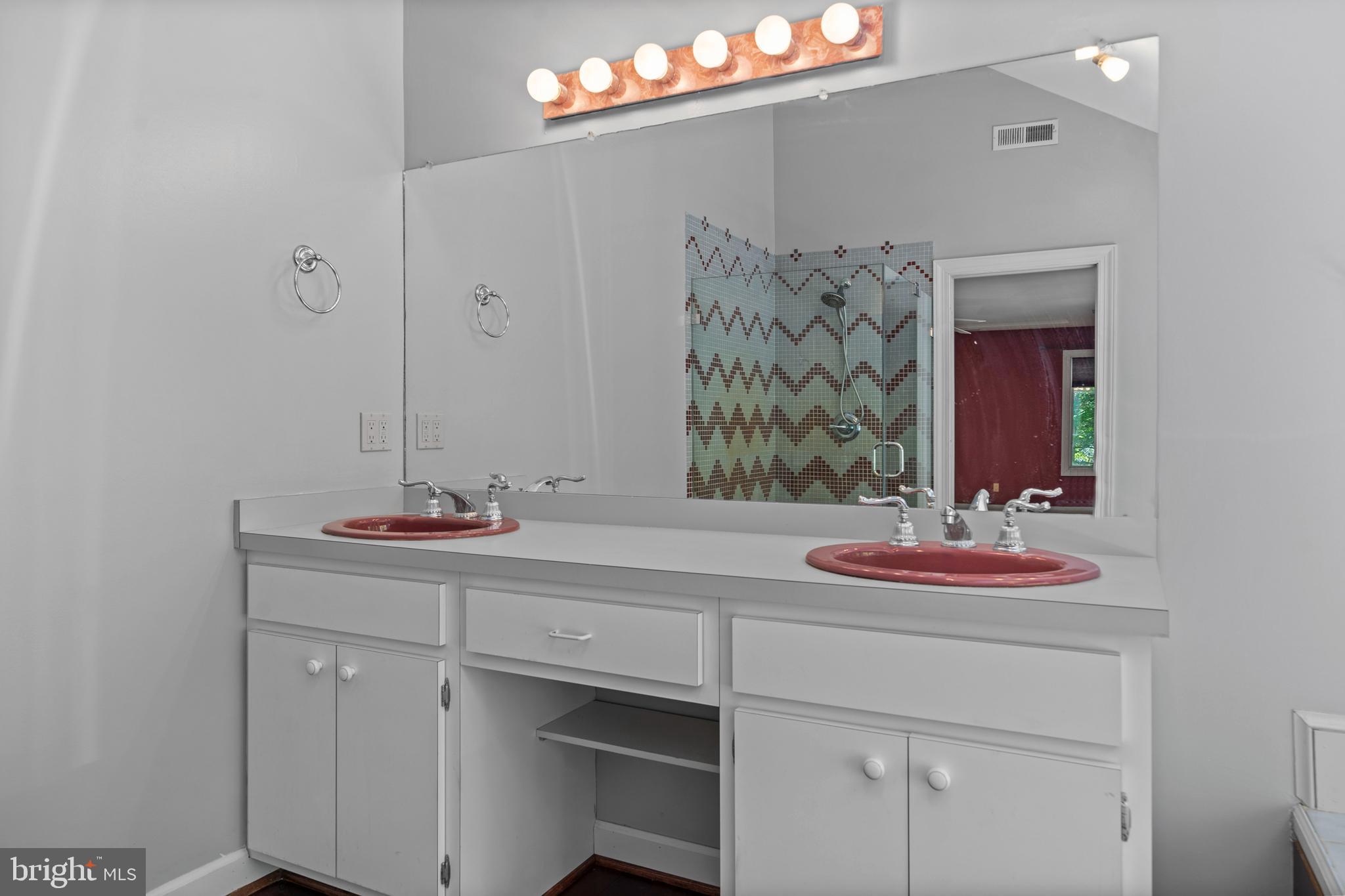 KERRICK MANOR - Residential