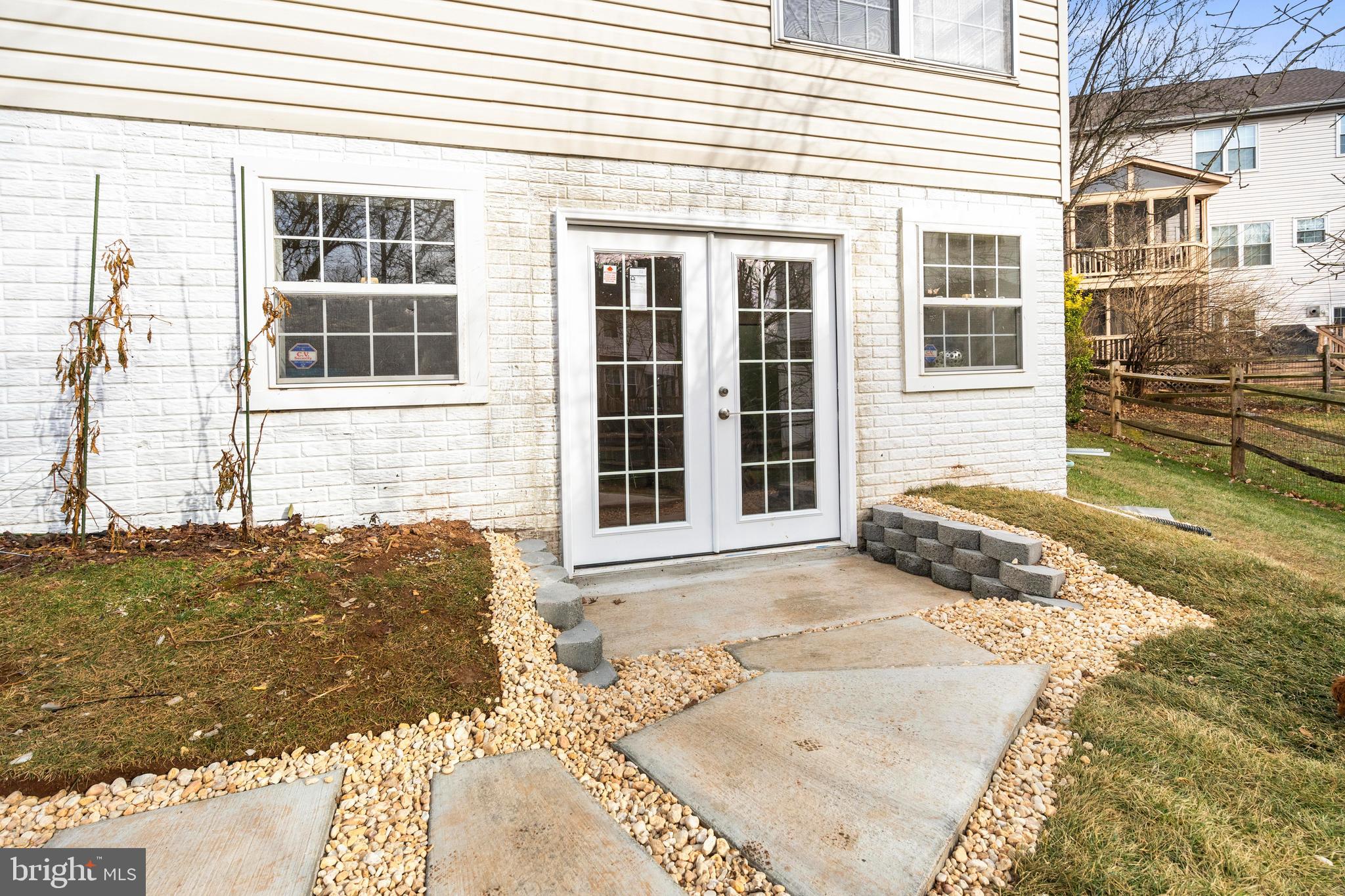 CASCADES/LOWES - Residential Lease