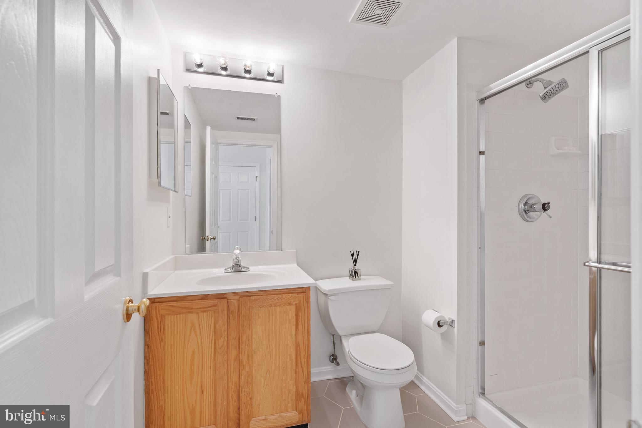 CASCADES/LOWES - Residential Lease