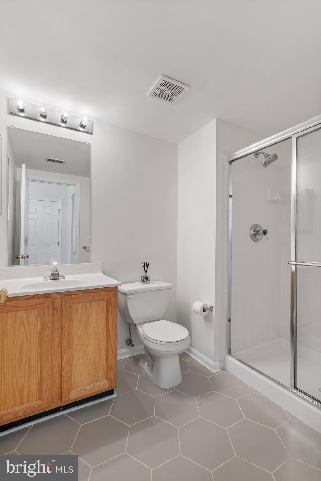 CASCADES/LOWES - Residential Lease