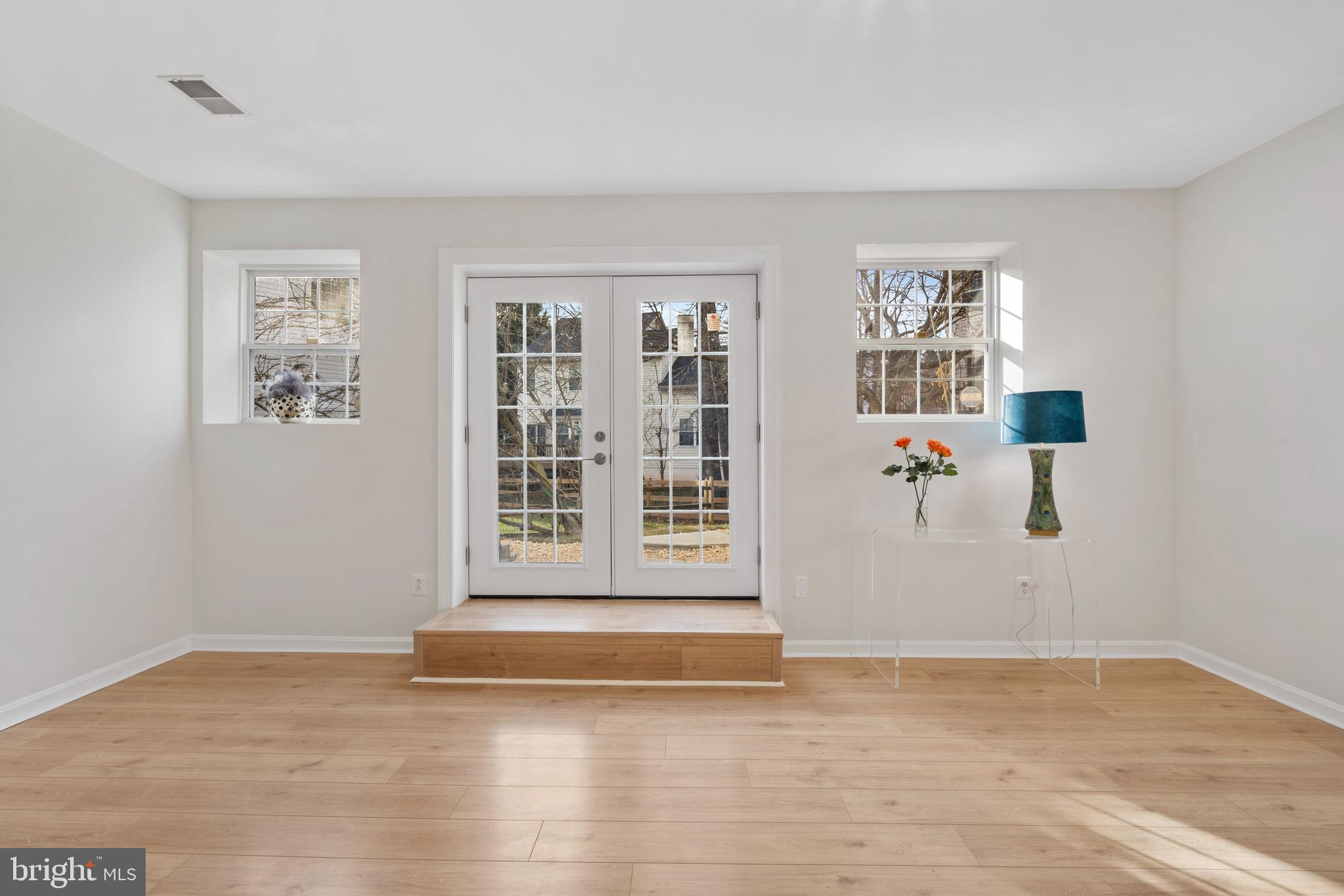 CASCADES/LOWES - Residential Lease