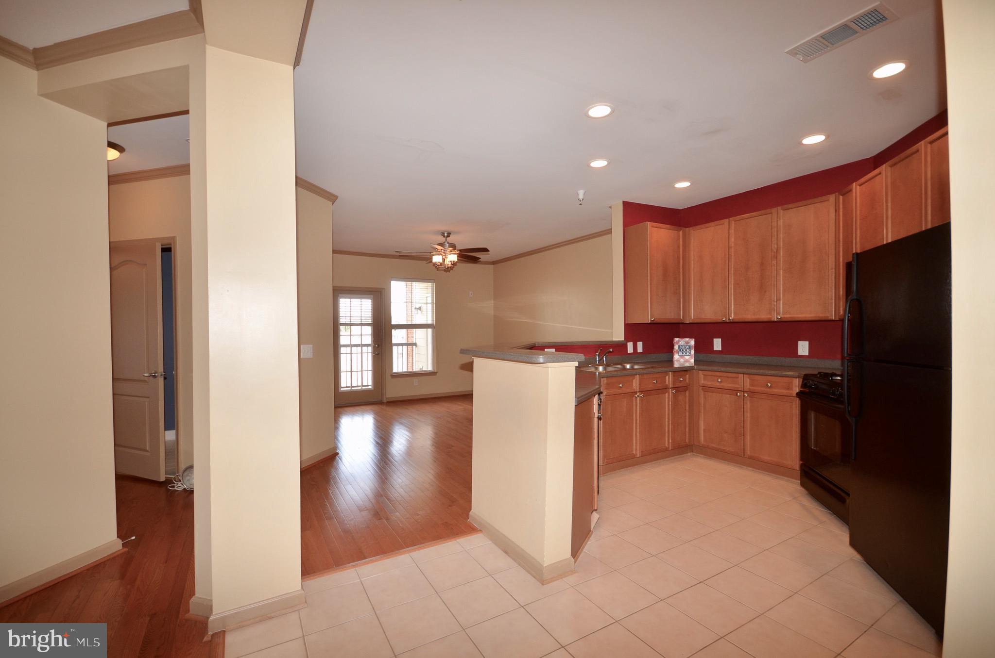 FORTNIGHTLY SQUARE - Residential Lease