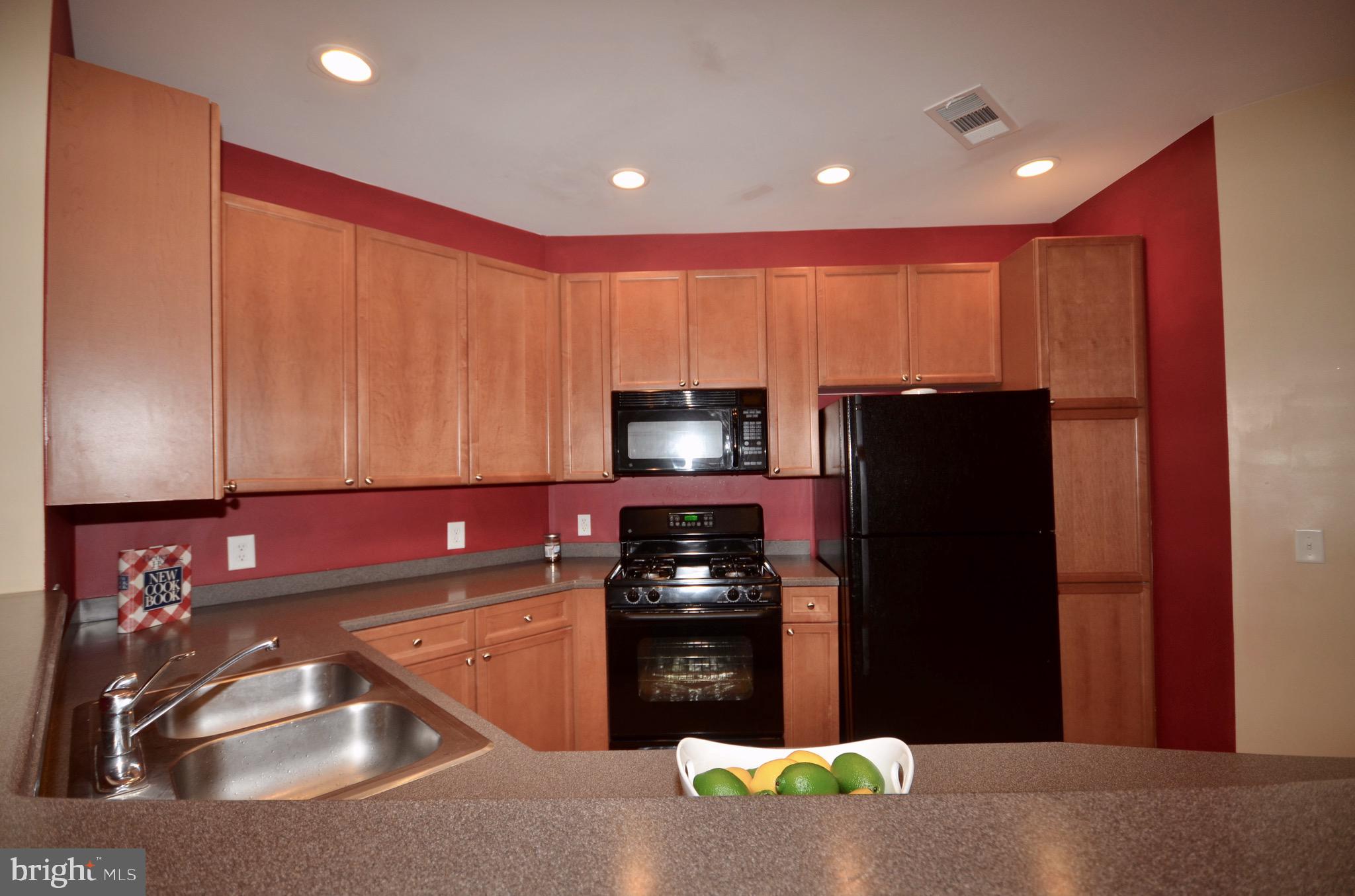 FORTNIGHTLY SQUARE - Residential Lease