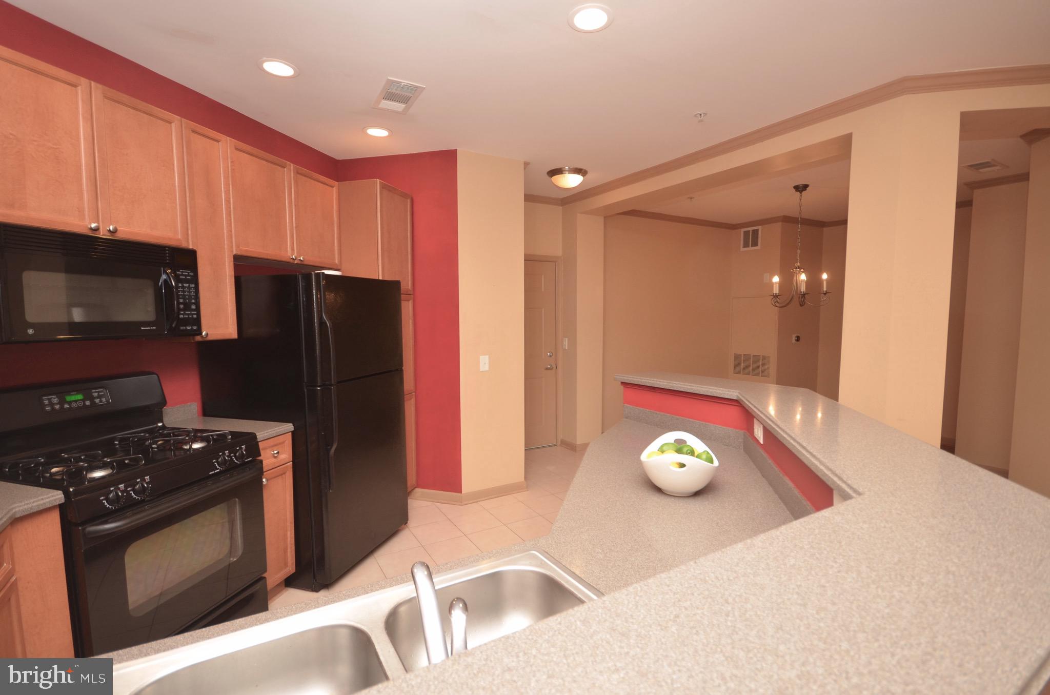 FORTNIGHTLY SQUARE - Residential Lease