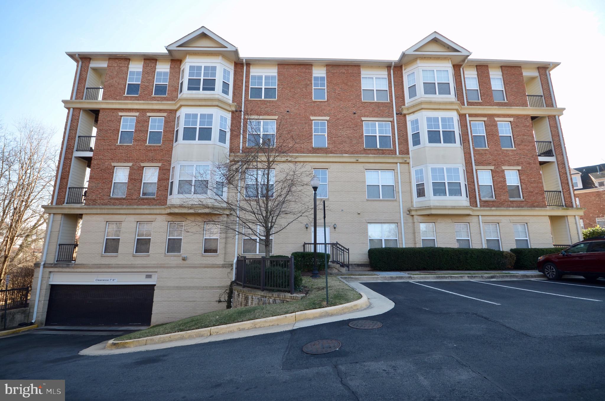 FORTNIGHTLY SQUARE - Residential Lease