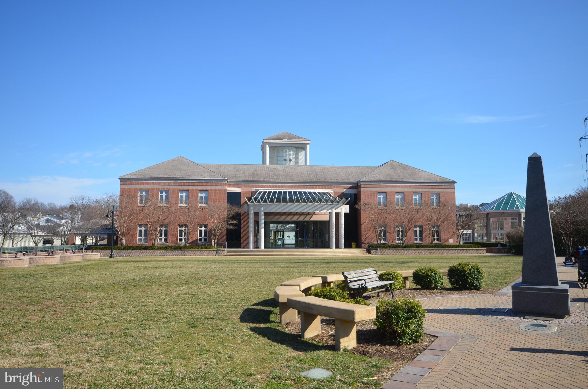 FORTNIGHTLY SQUARE - Residential Lease