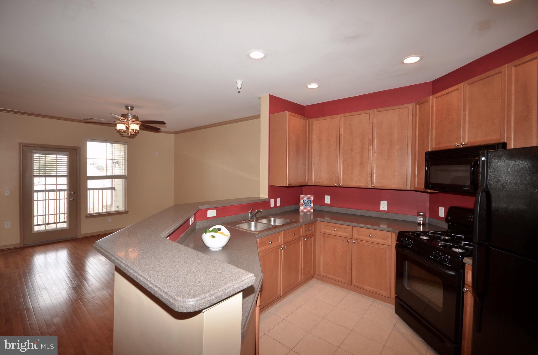 FORTNIGHTLY SQUARE - Residential Lease