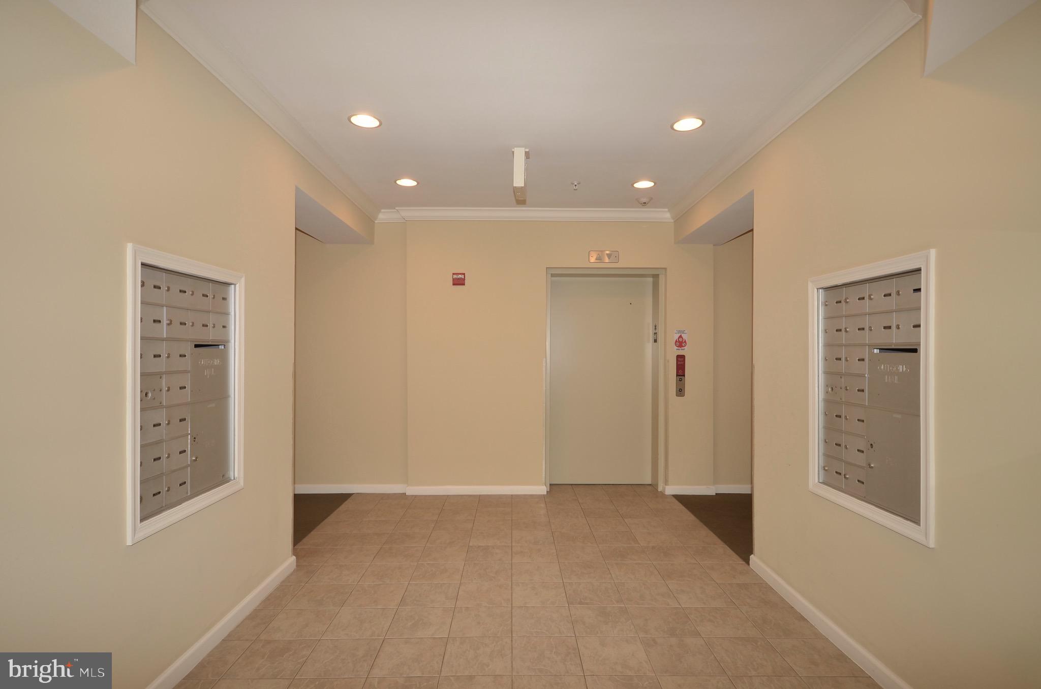 FORTNIGHTLY SQUARE - Residential Lease