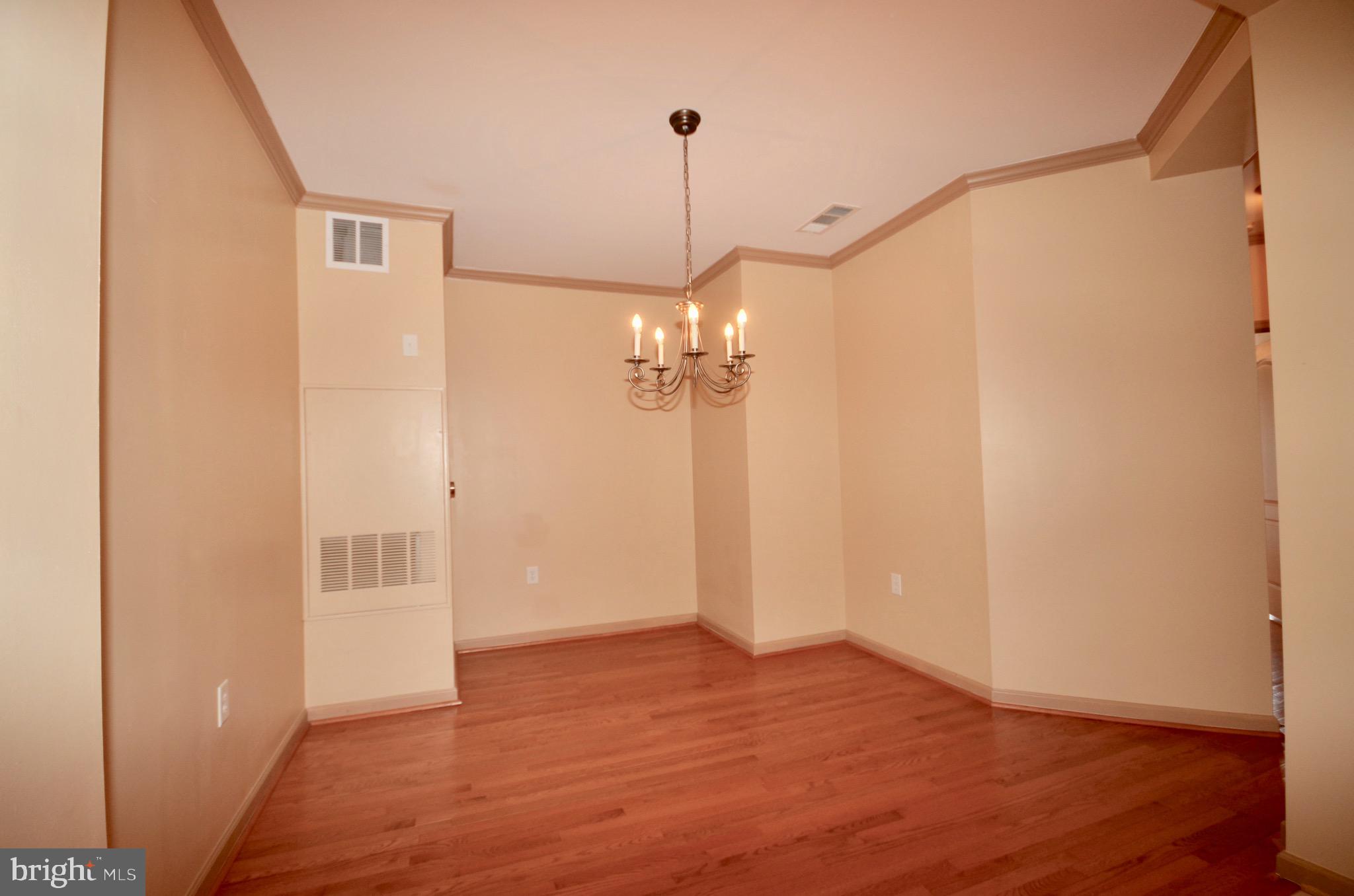 FORTNIGHTLY SQUARE - Residential Lease