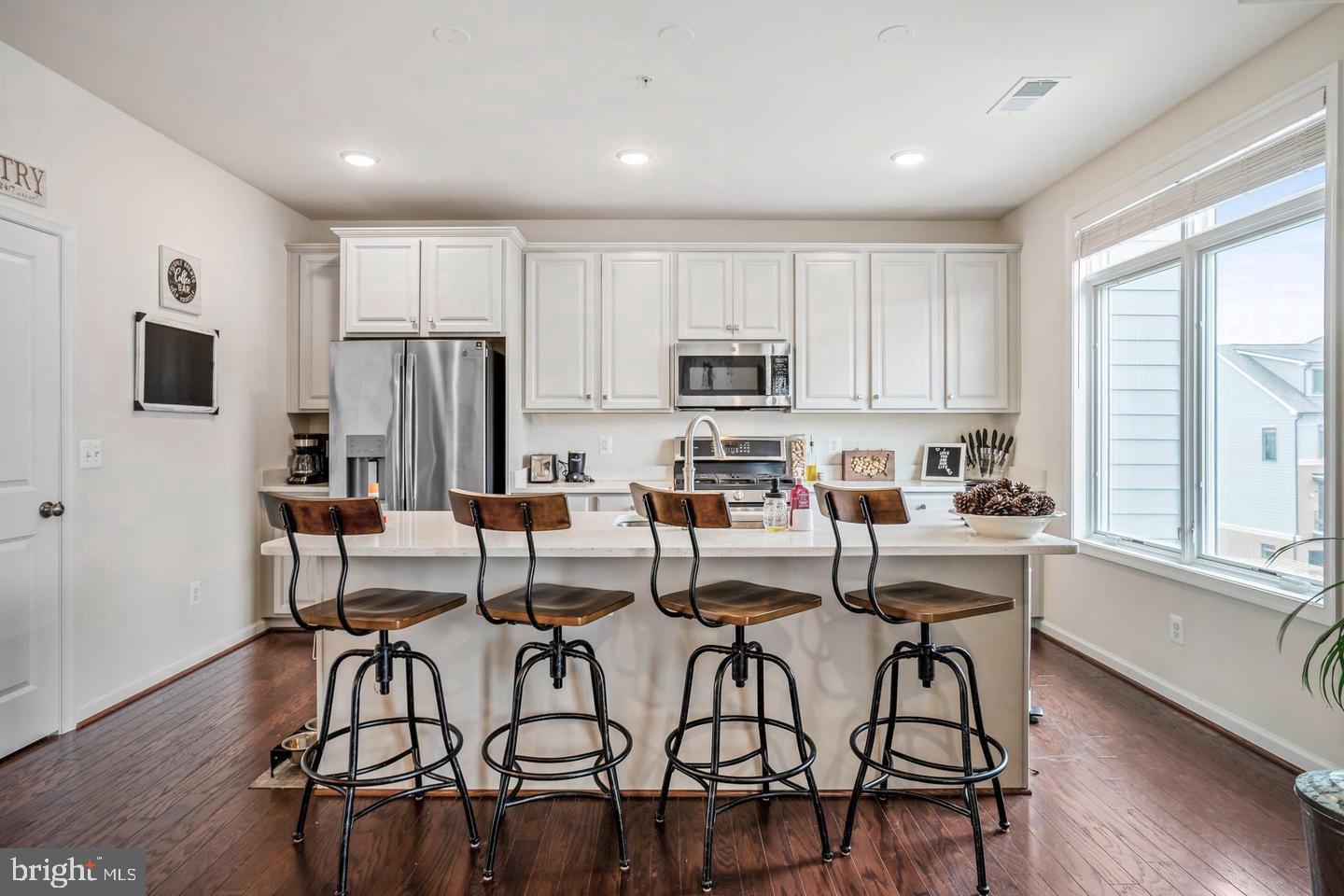 1018 RIBBON LIMESTONE TERRACE SE