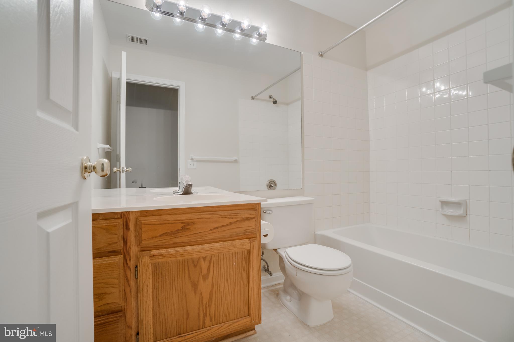 SPRING KNOLL - Residential