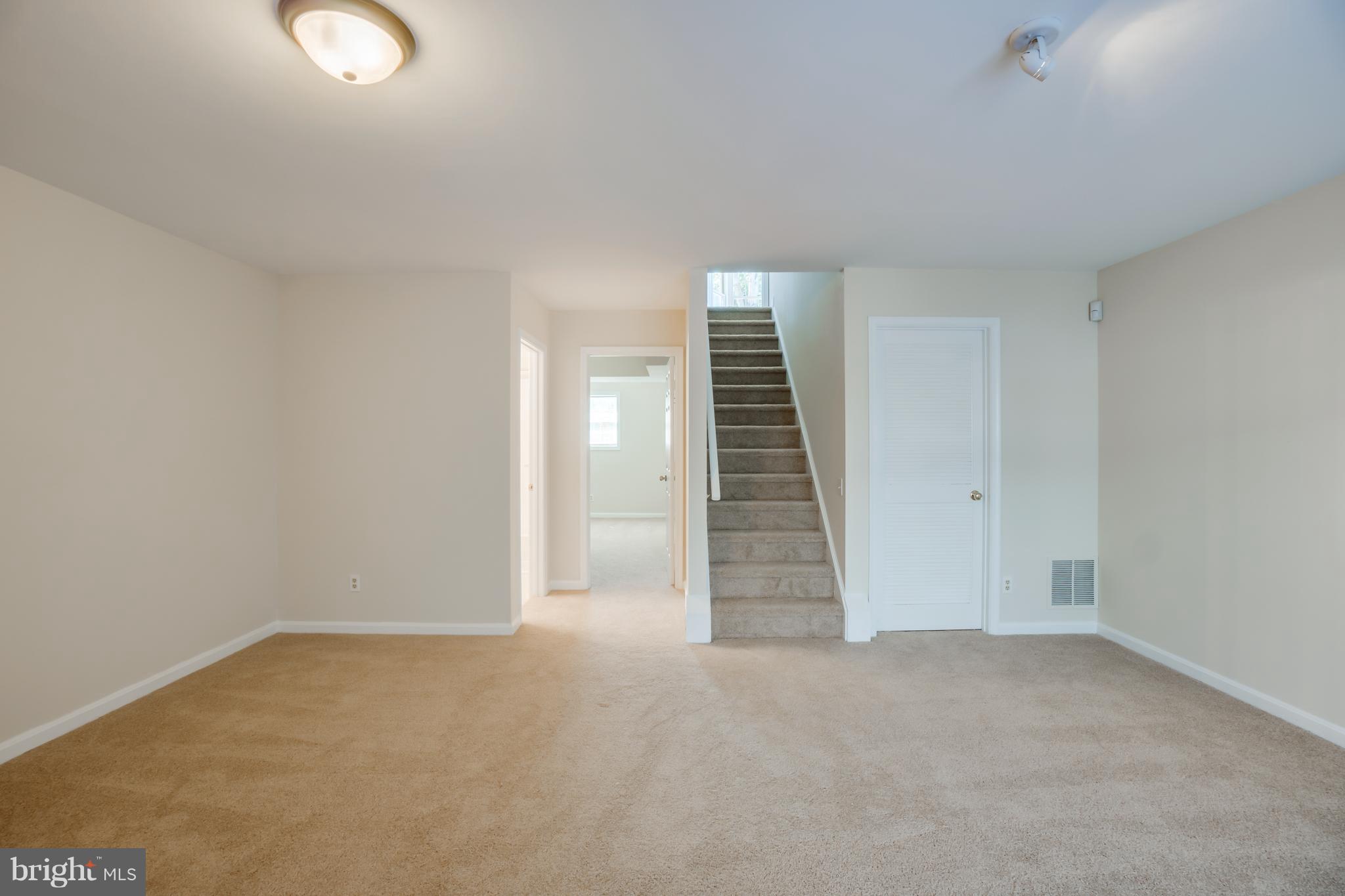 SPRING KNOLL - Residential